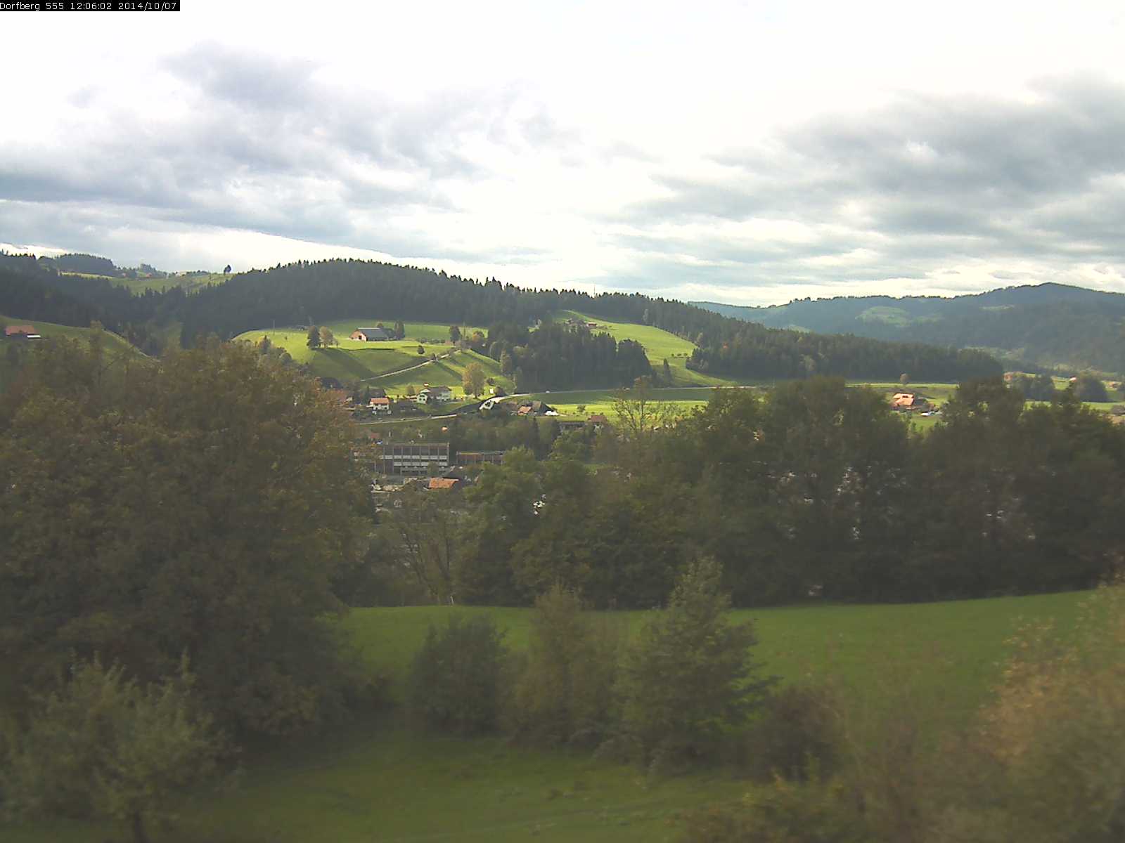 Webcam-Bild: Aussicht vom Dorfberg in Langnau 20141007-120601
