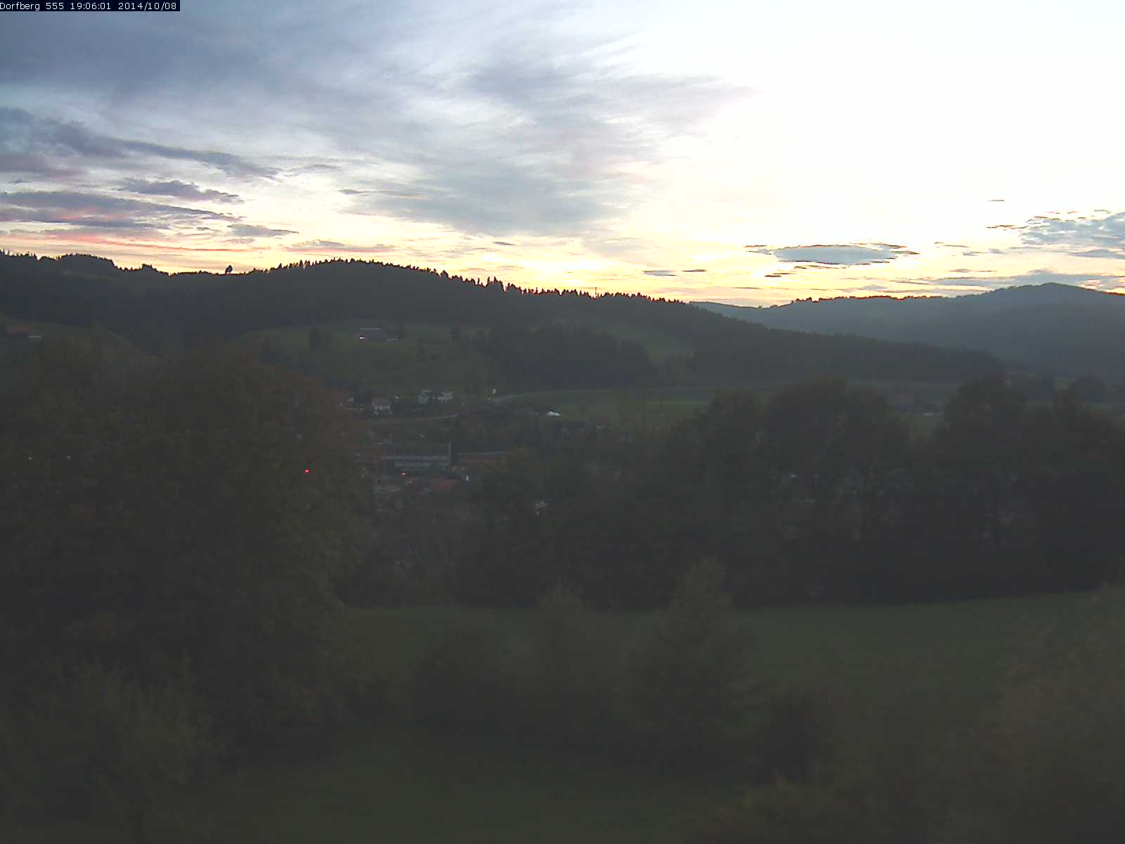 Webcam-Bild: Aussicht vom Dorfberg in Langnau 20141008-190601