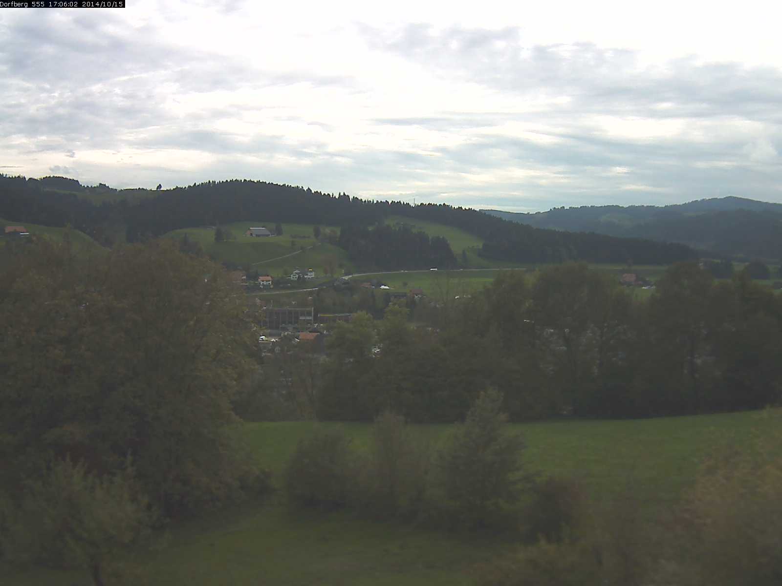 Webcam-Bild: Aussicht vom Dorfberg in Langnau 20141015-170601