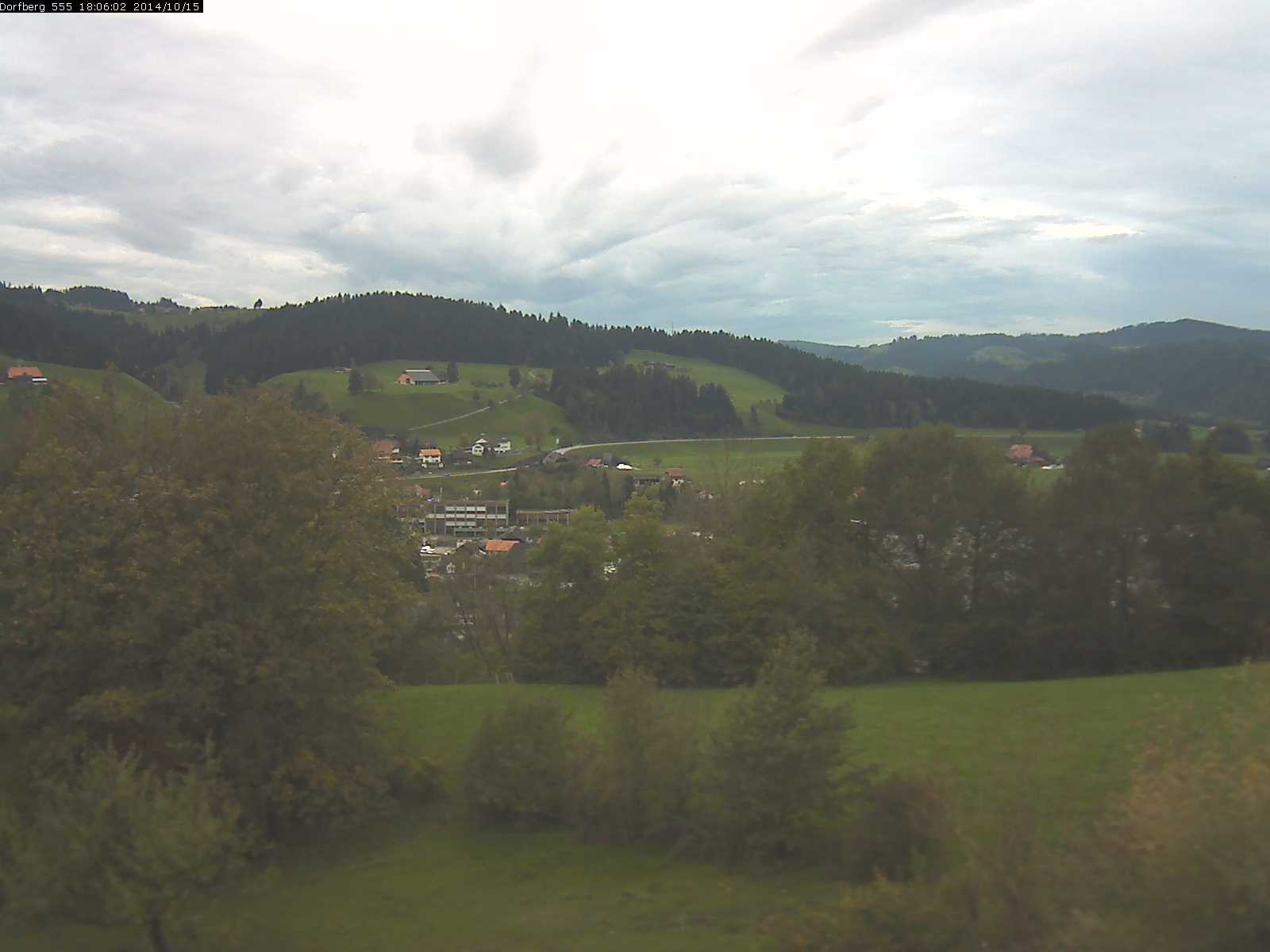 Webcam-Bild: Aussicht vom Dorfberg in Langnau 20141015-180601