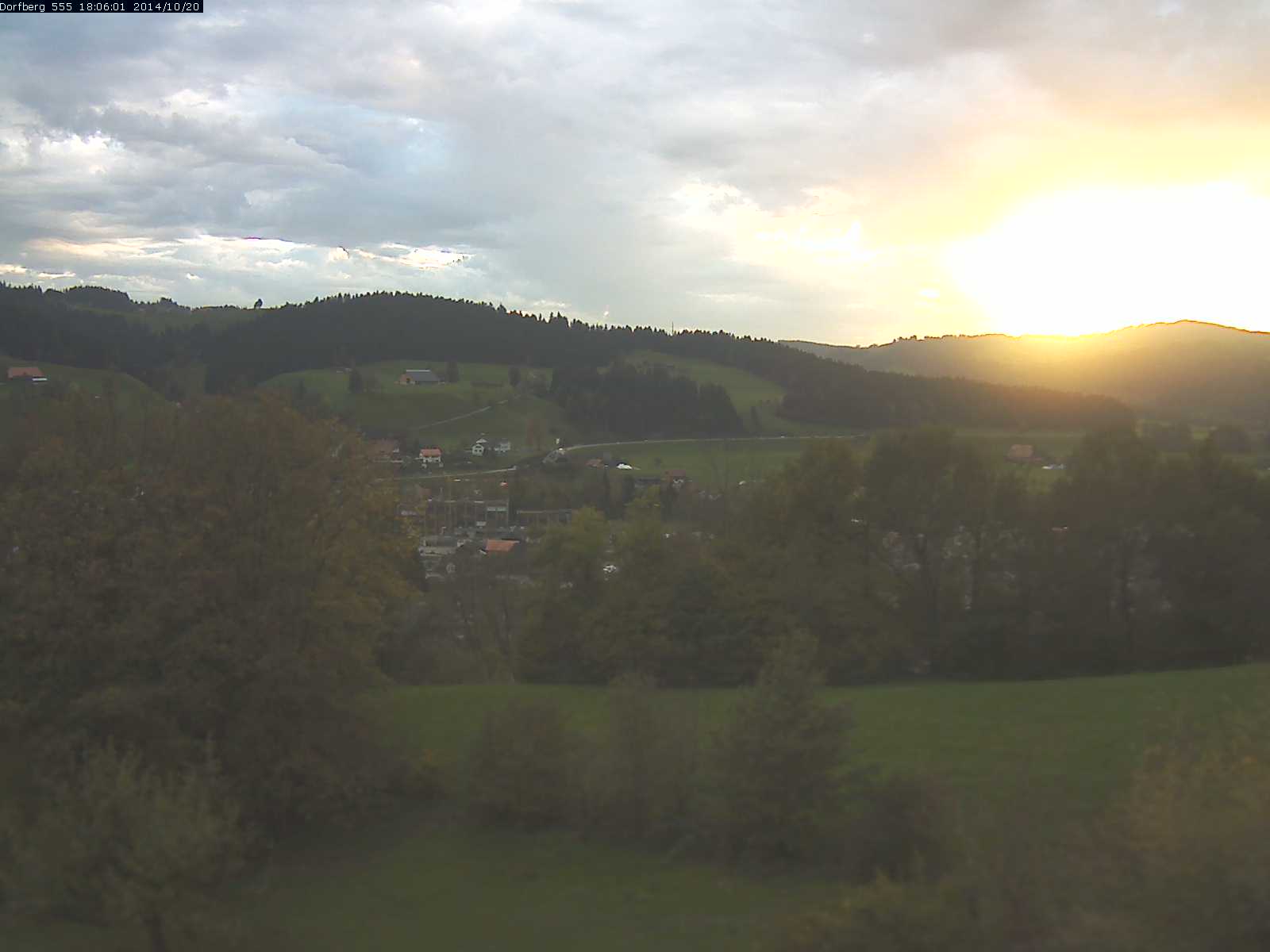 Webcam-Bild: Aussicht vom Dorfberg in Langnau 20141020-180601