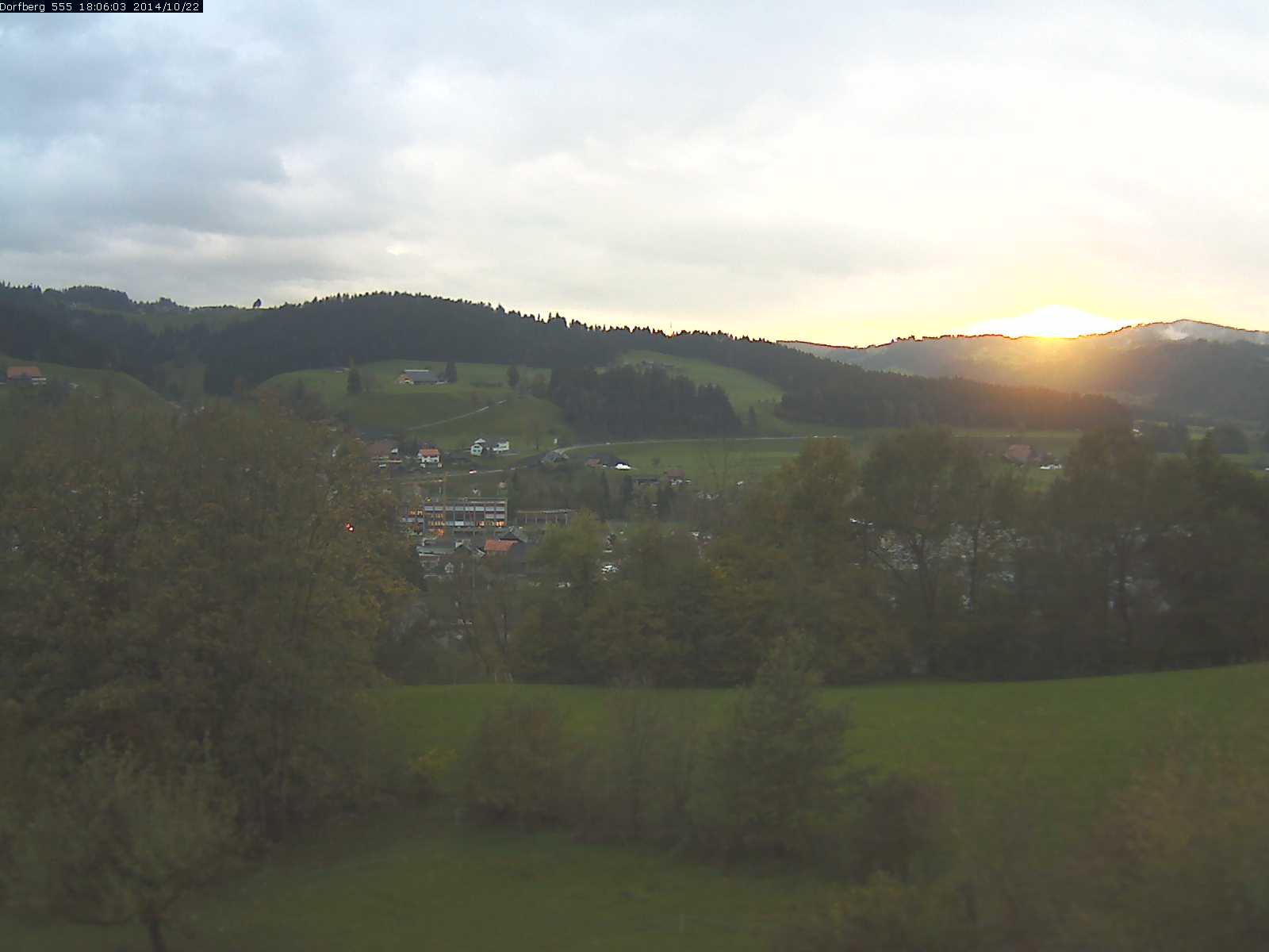 Webcam-Bild: Aussicht vom Dorfberg in Langnau 20141022-180601