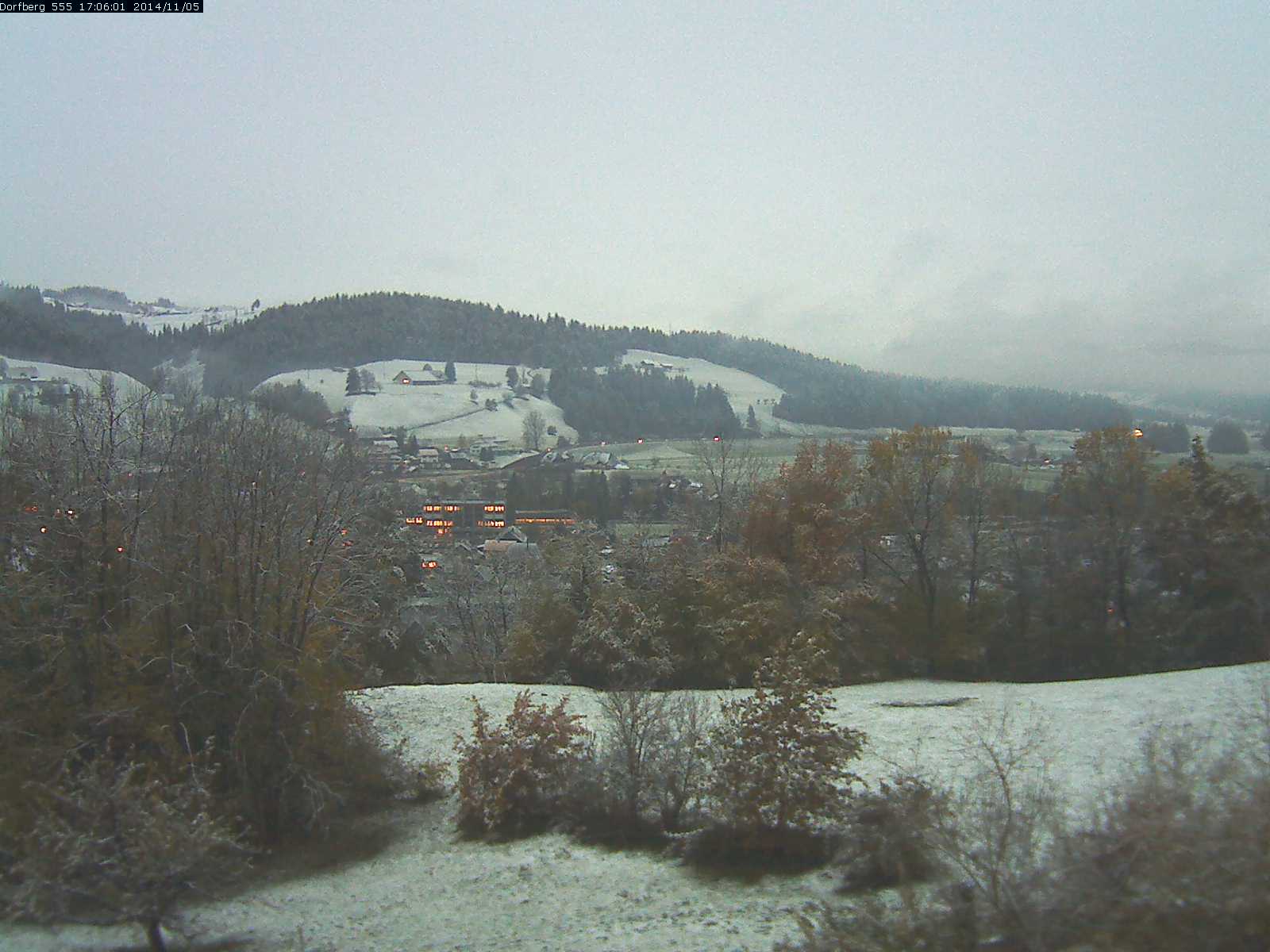 Webcam-Bild: Aussicht vom Dorfberg in Langnau 20141105-170601
