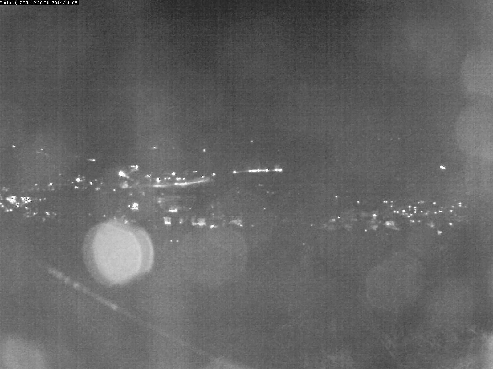 Webcam-Bild: Aussicht vom Dorfberg in Langnau 20141108-190601