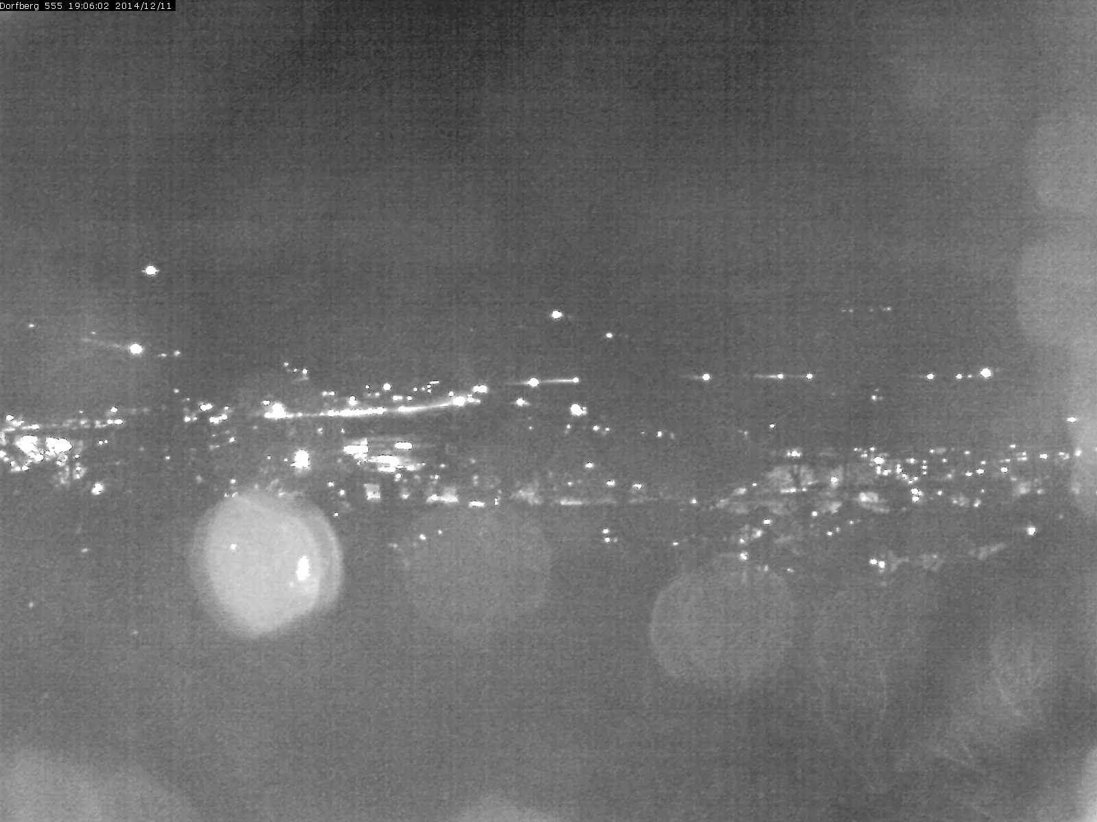 Webcam-Bild: Aussicht vom Dorfberg in Langnau 20141211-190601