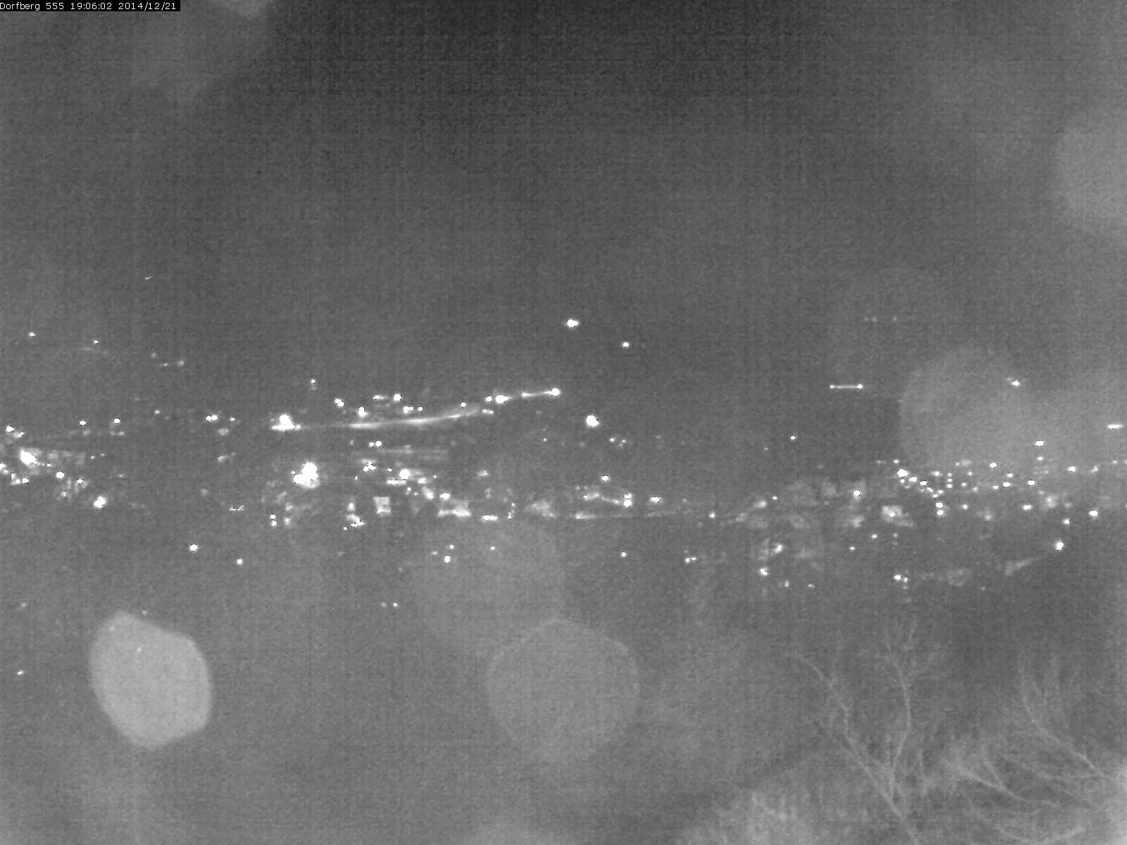 Webcam-Bild: Aussicht vom Dorfberg in Langnau 20141221-190601