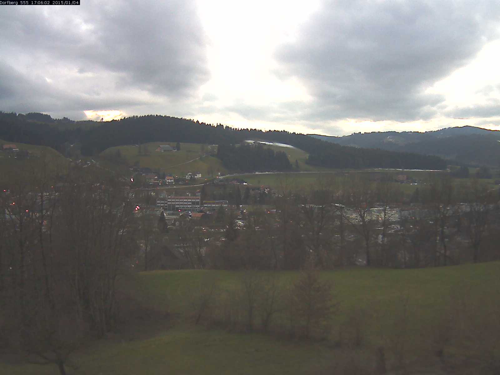 Webcam-Bild: Aussicht vom Dorfberg in Langnau 20150104-170601