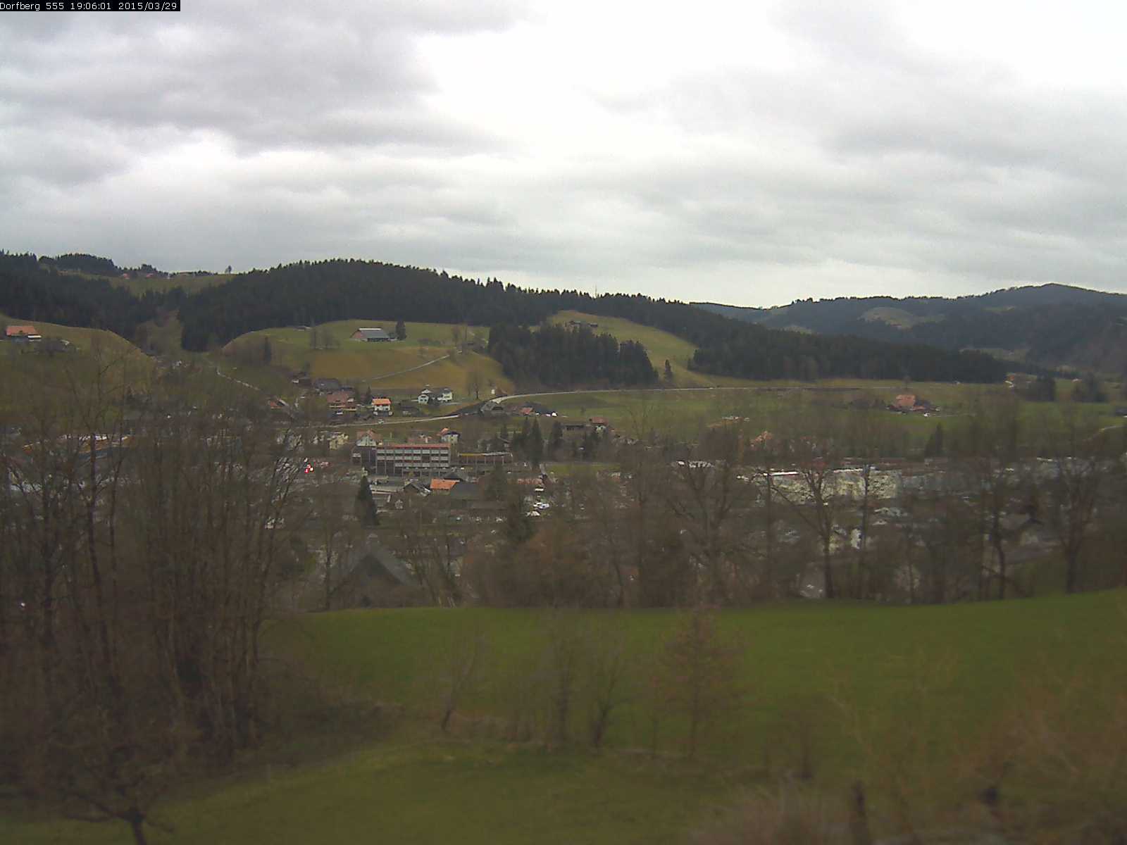 Webcam-Bild: Aussicht vom Dorfberg in Langnau 20150329-190601