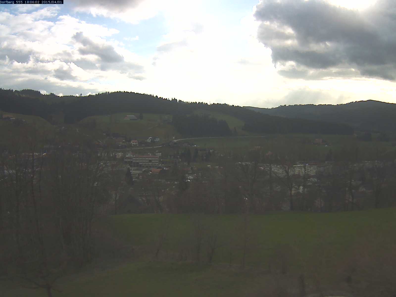 Webcam-Bild: Aussicht vom Dorfberg in Langnau 20150401-180601