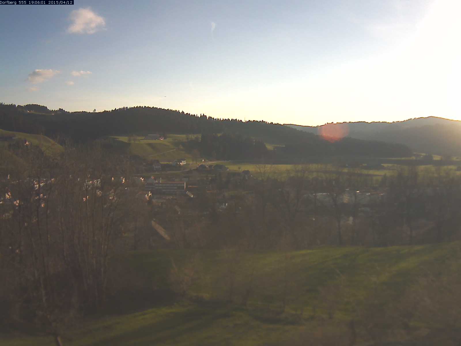 Webcam-Bild: Aussicht vom Dorfberg in Langnau 20150412-190601