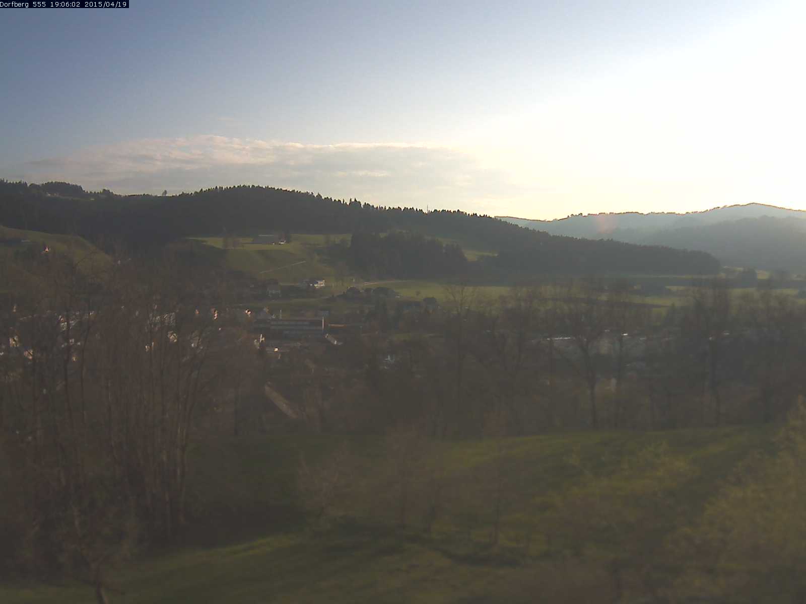 Webcam-Bild: Aussicht vom Dorfberg in Langnau 20150419-190601