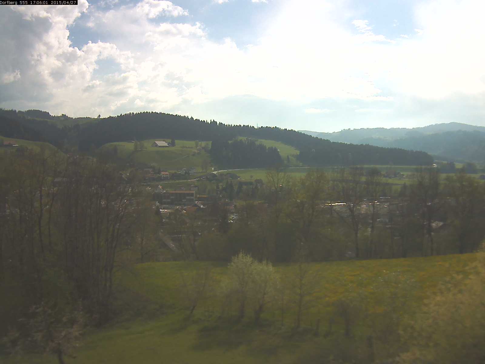 Webcam-Bild: Aussicht vom Dorfberg in Langnau 20150427-170601