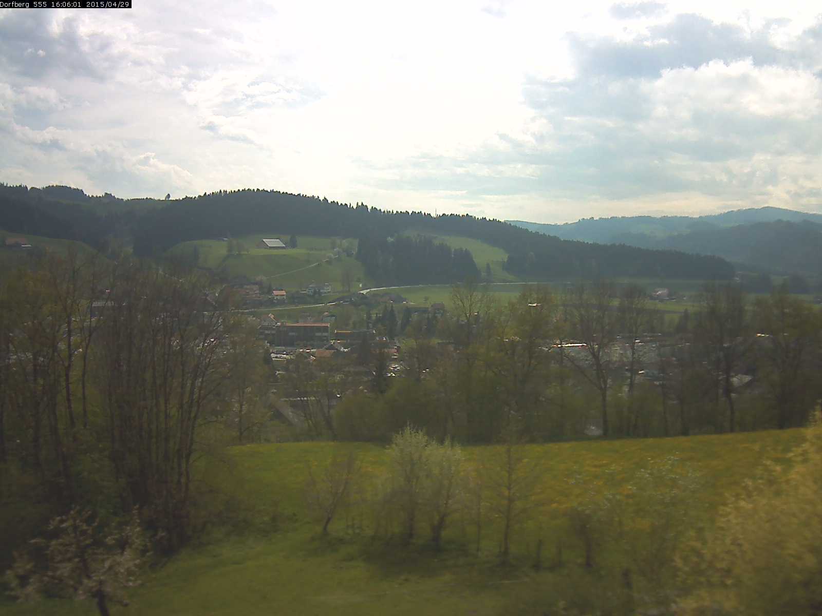 Webcam-Bild: Aussicht vom Dorfberg in Langnau 20150429-160601