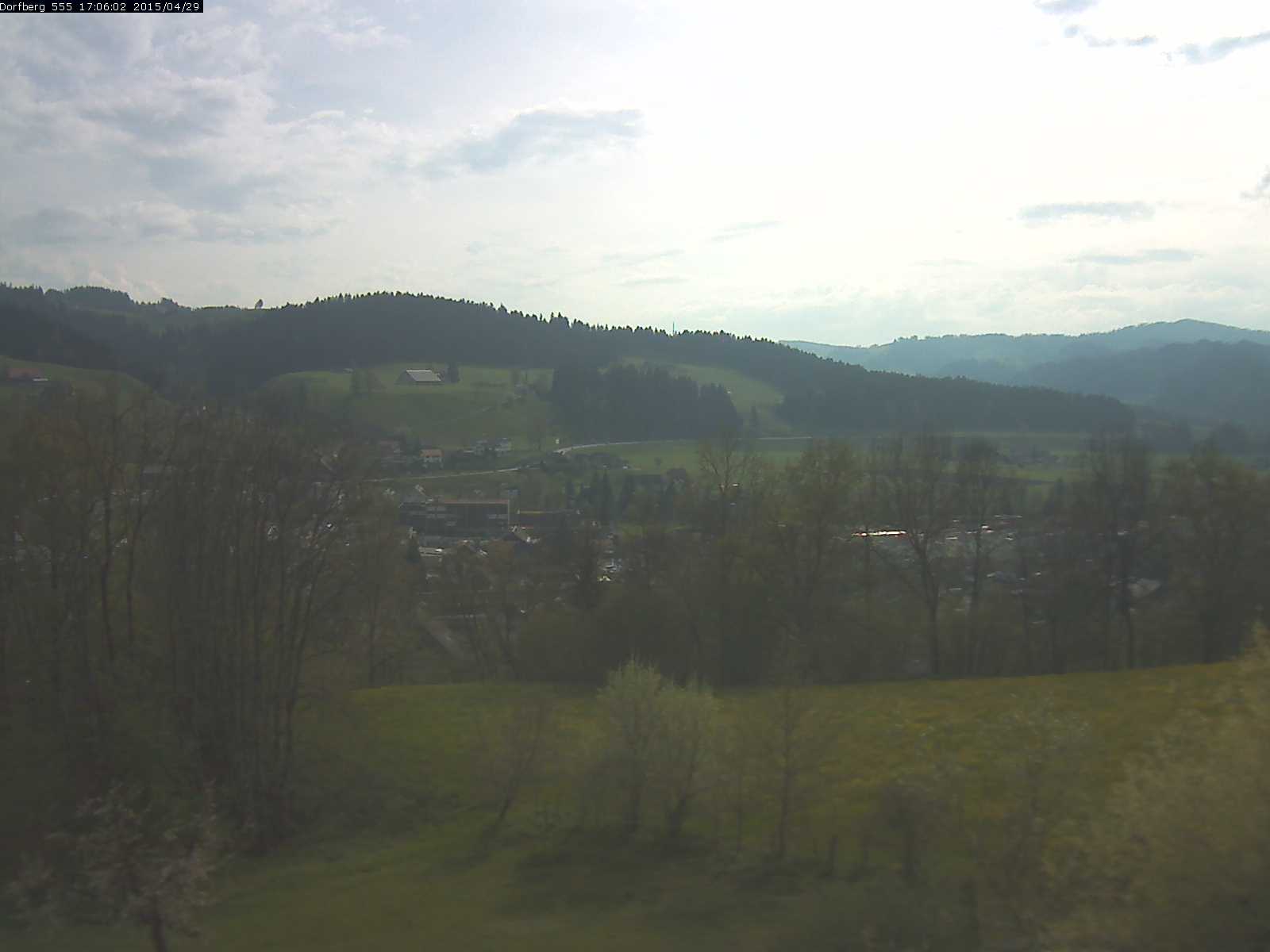Webcam-Bild: Aussicht vom Dorfberg in Langnau 20150429-170601