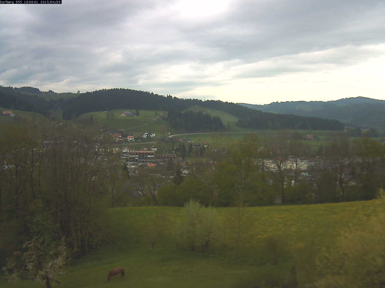 Webcam-Bild: Aussicht vom Dorfberg in Langnau 20150429-180601