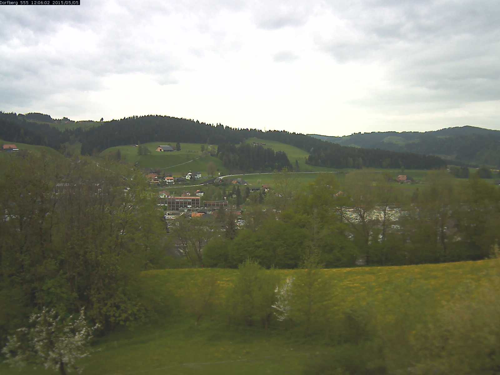Webcam-Bild: Aussicht vom Dorfberg in Langnau 20150505-120601