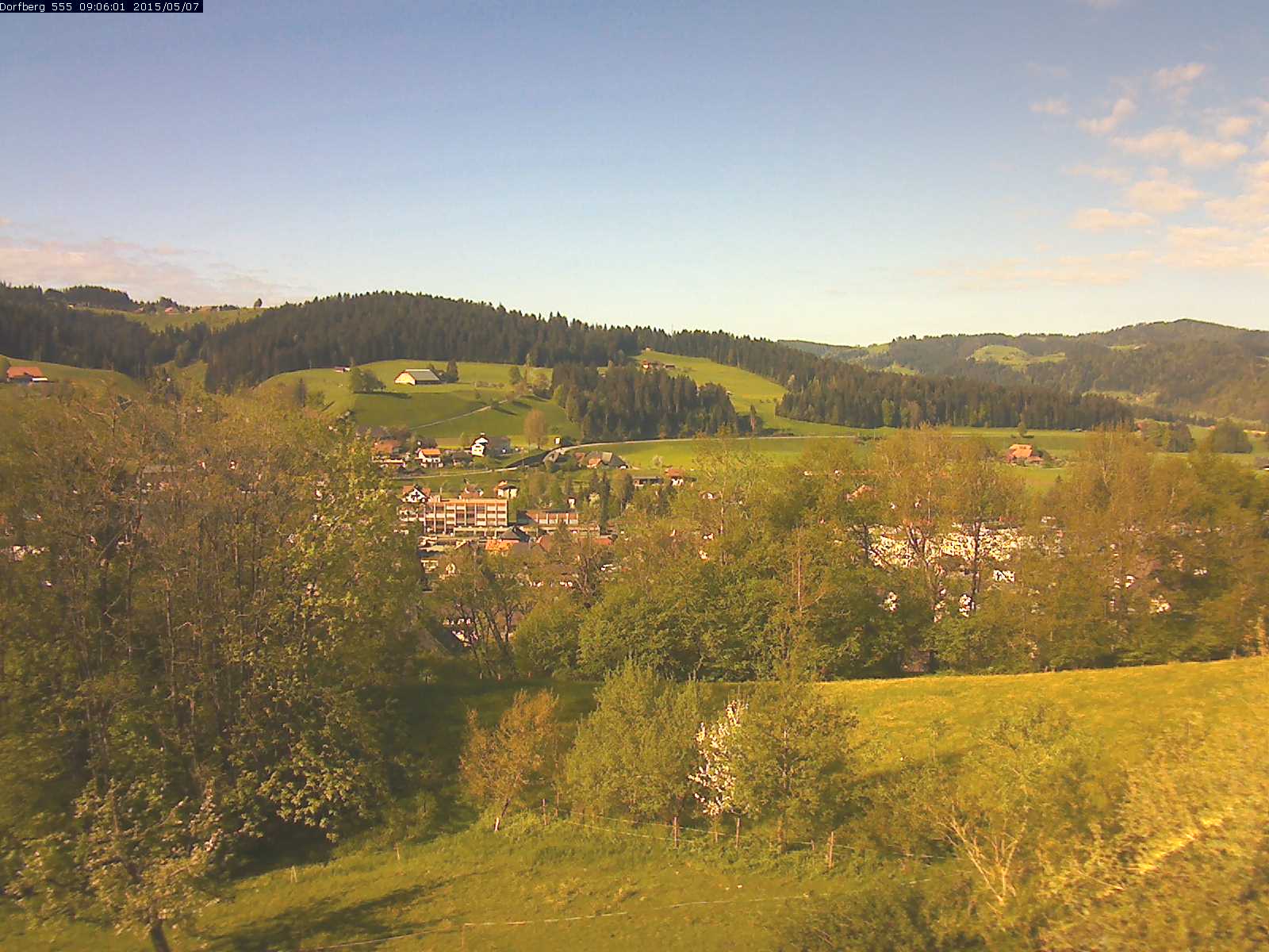 Webcam-Bild: Aussicht vom Dorfberg in Langnau 20150507-090601
