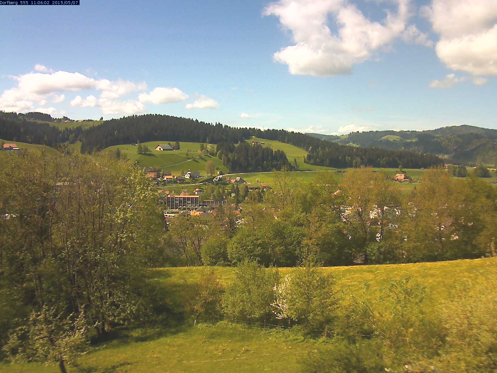 Webcam-Bild: Aussicht vom Dorfberg in Langnau 20150507-110601