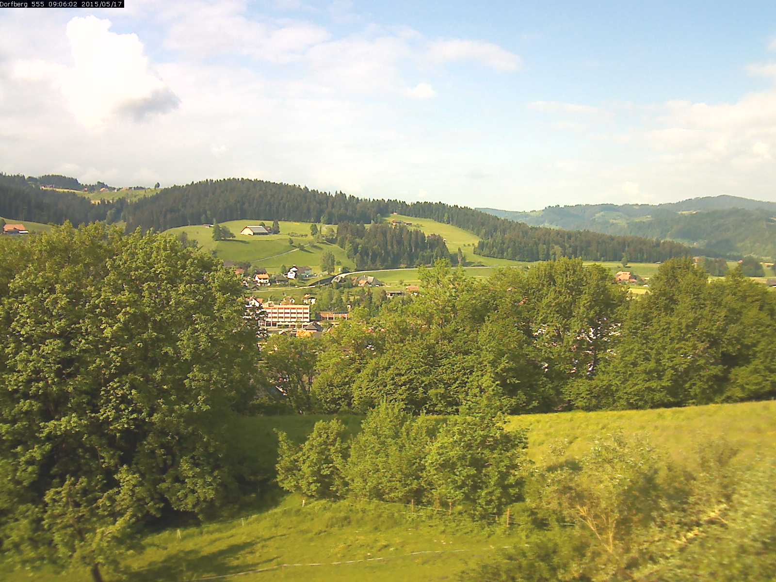 Webcam-Bild: Aussicht vom Dorfberg in Langnau 20150517-090601