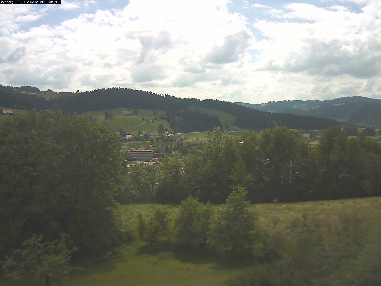 Webcam-Bild: Aussicht vom Dorfberg in Langnau 20150517-150601