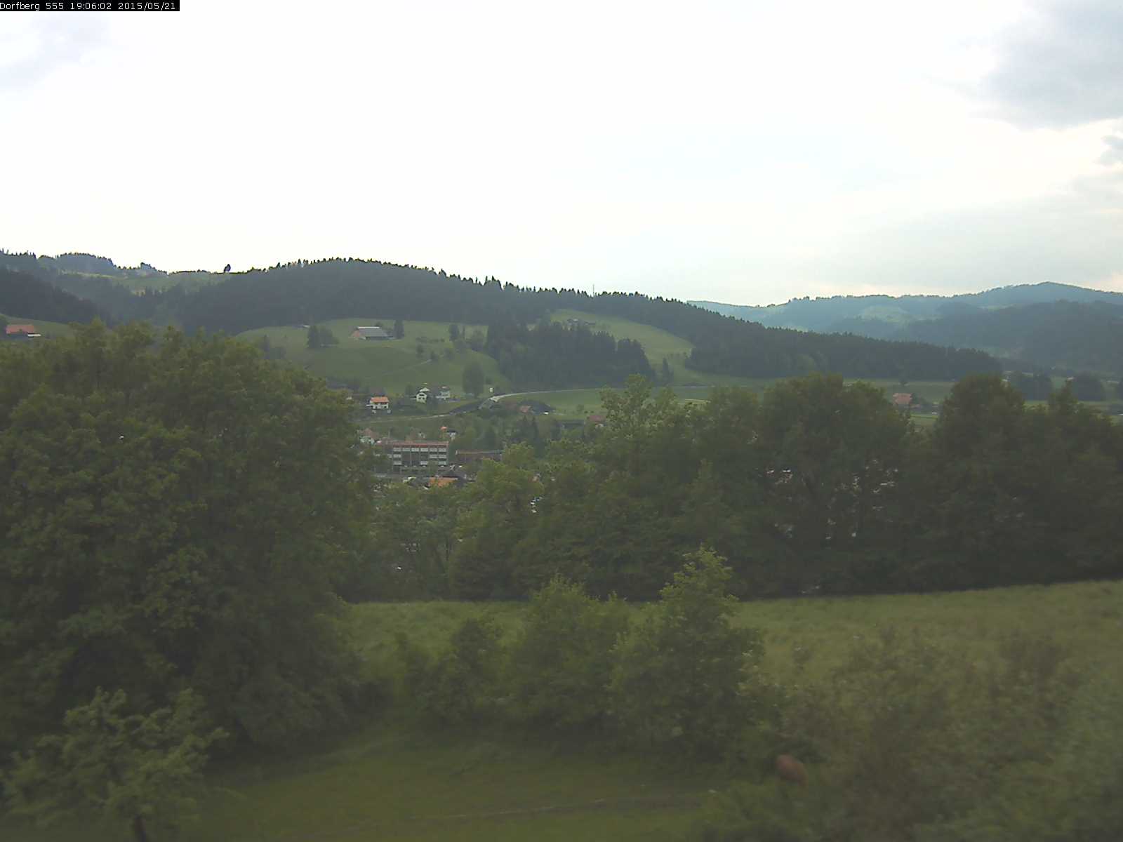 Webcam-Bild: Aussicht vom Dorfberg in Langnau 20150521-190601