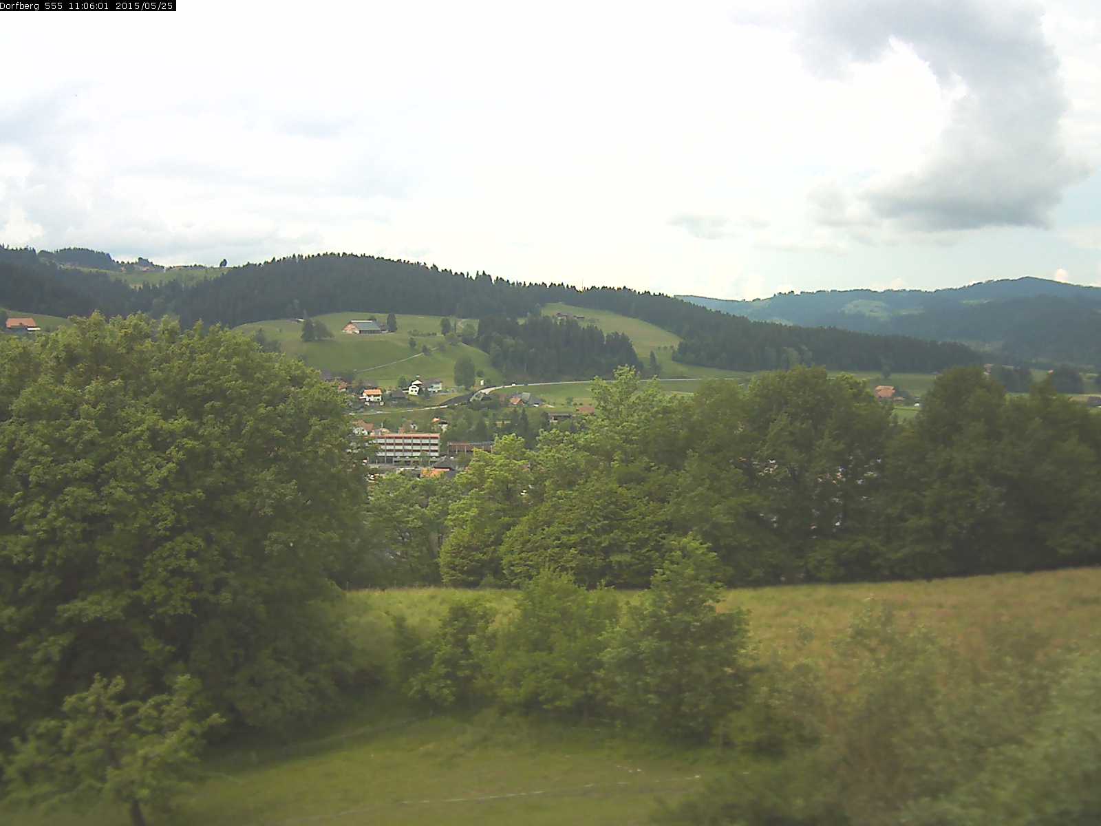 Webcam-Bild: Aussicht vom Dorfberg in Langnau 20150525-110601
