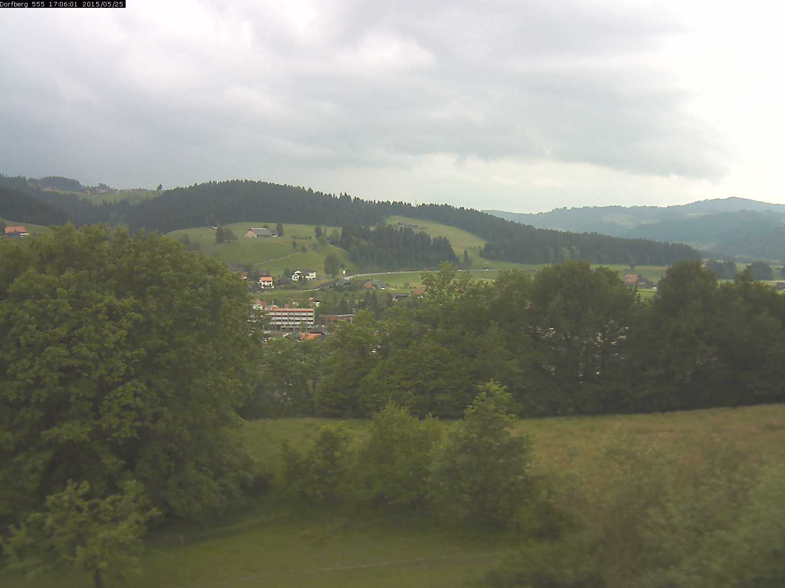 Webcam-Bild: Aussicht vom Dorfberg in Langnau 20150525-170601