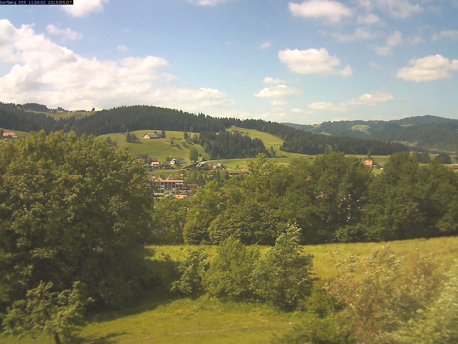 Webcam-Bild: Aussicht vom Dorfberg in Langnau 20150527-110601