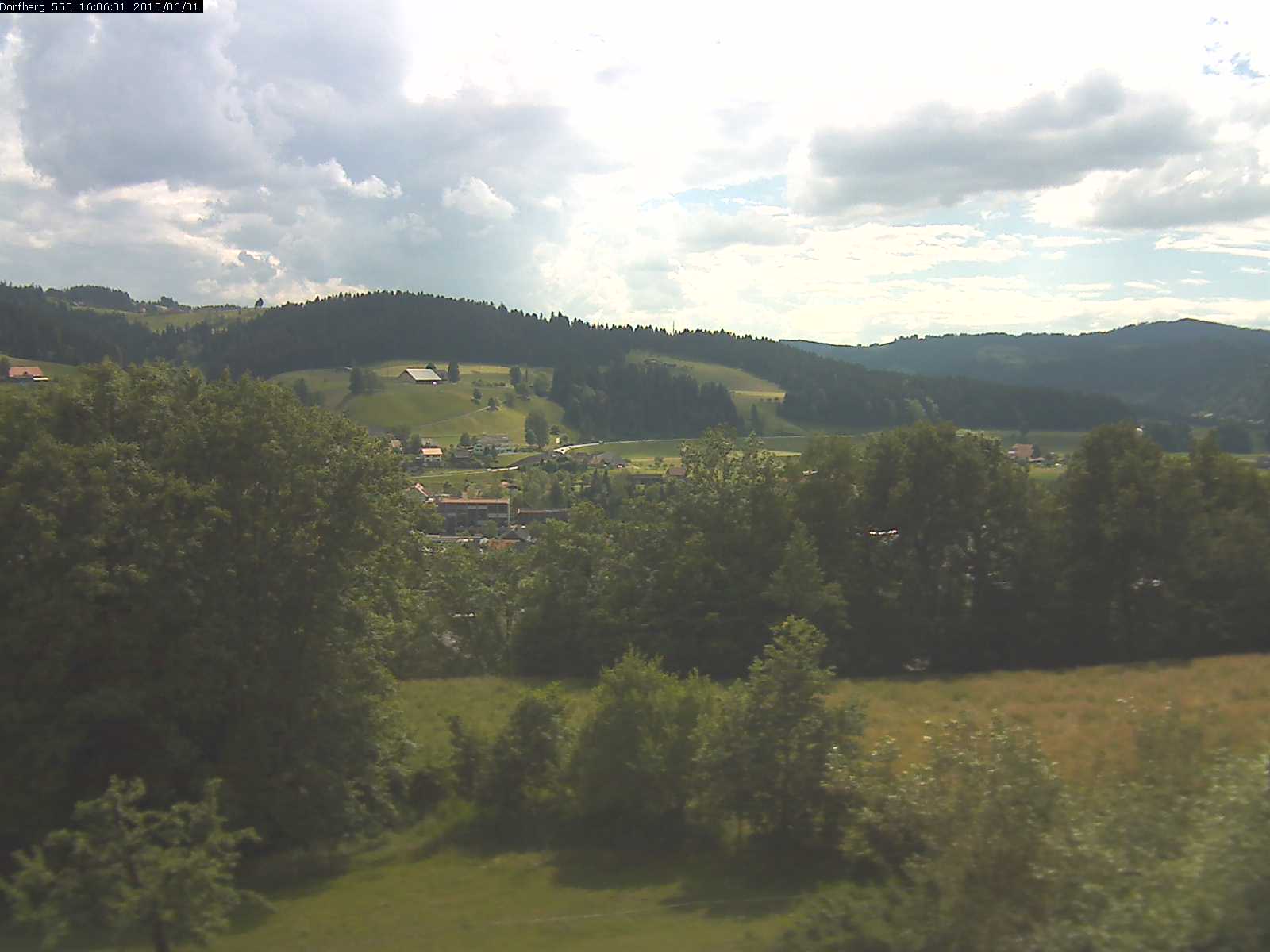 Webcam-Bild: Aussicht vom Dorfberg in Langnau 20150601-160601
