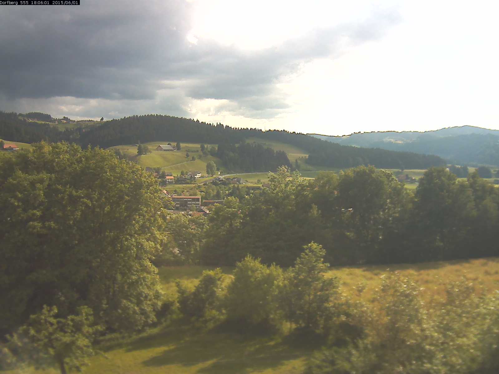Webcam-Bild: Aussicht vom Dorfberg in Langnau 20150601-180601