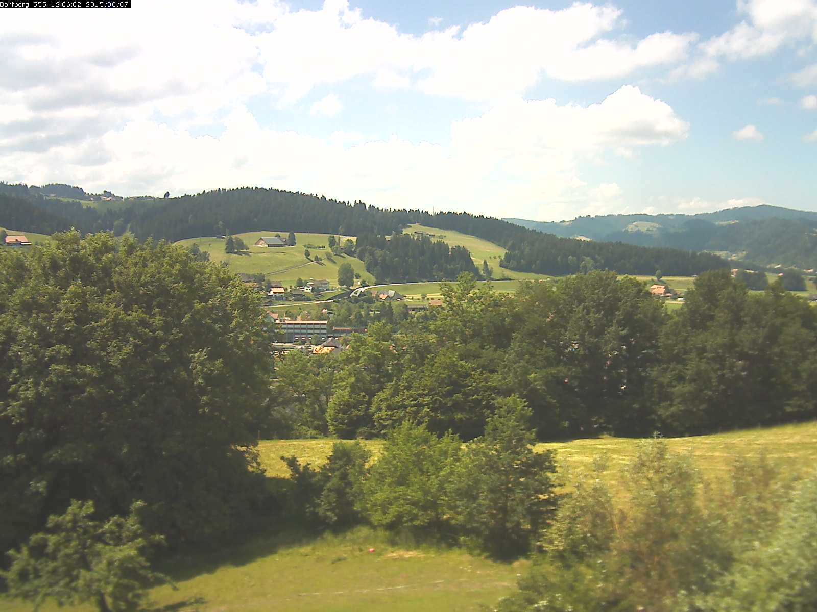 Webcam-Bild: Aussicht vom Dorfberg in Langnau 20150607-120601