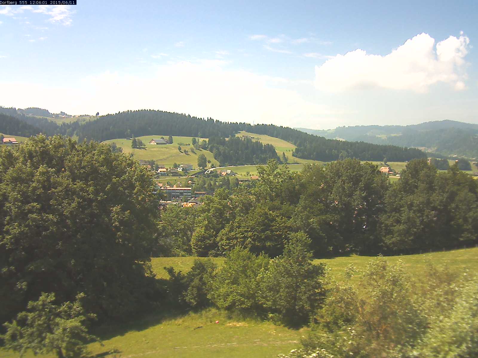 Webcam-Bild: Aussicht vom Dorfberg in Langnau 20150611-120601