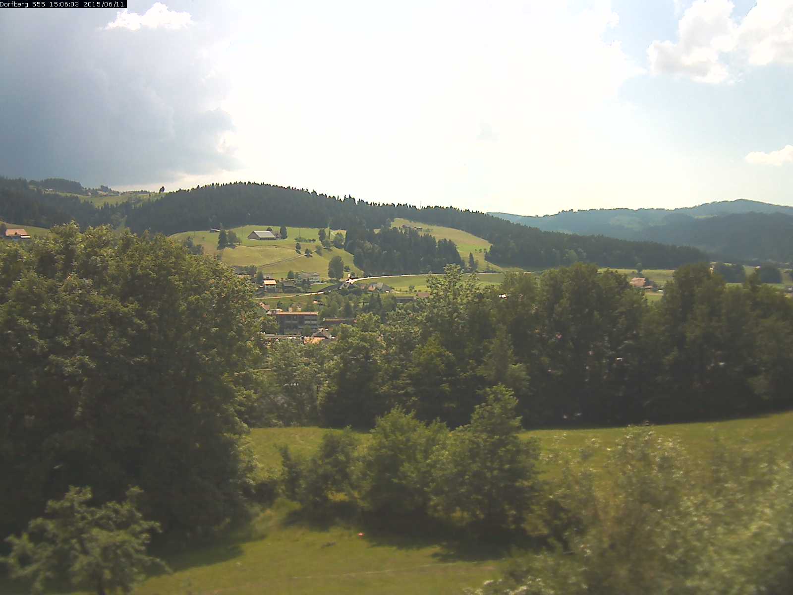 Webcam-Bild: Aussicht vom Dorfberg in Langnau 20150611-150601