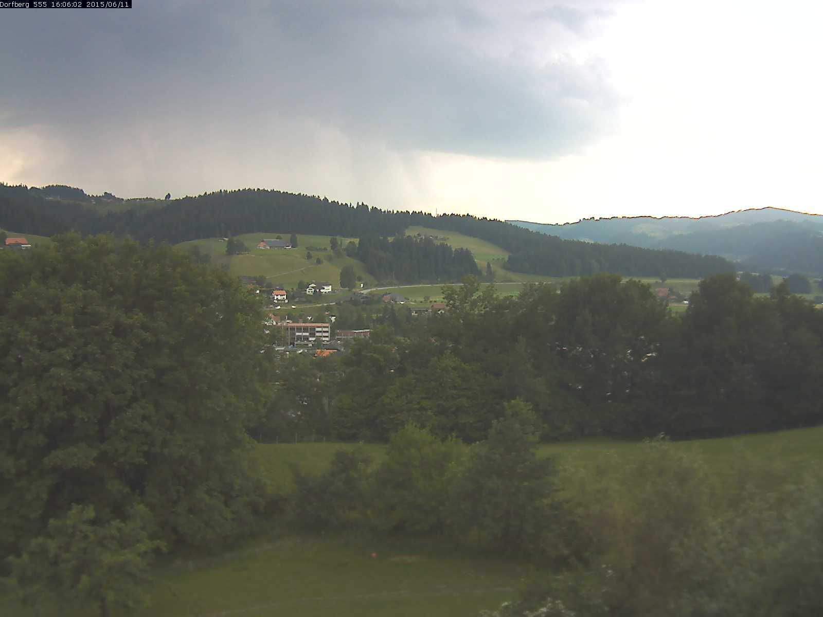 Webcam-Bild: Aussicht vom Dorfberg in Langnau 20150611-160601