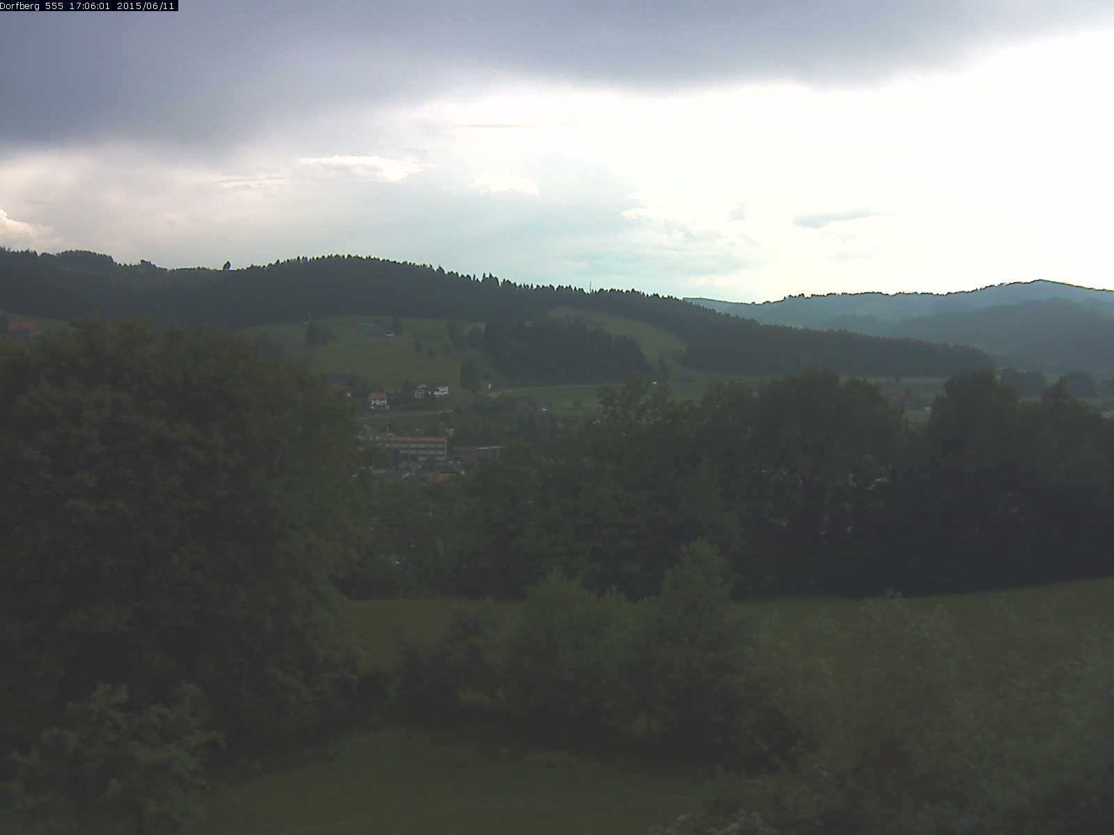 Webcam-Bild: Aussicht vom Dorfberg in Langnau 20150611-170601