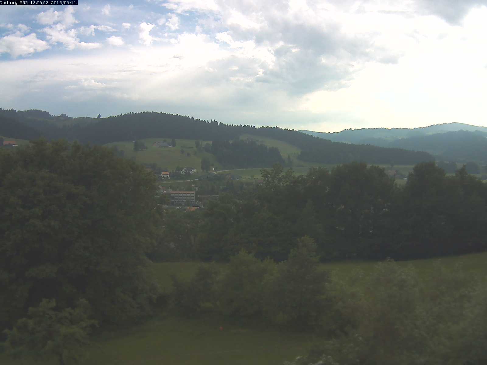 Webcam-Bild: Aussicht vom Dorfberg in Langnau 20150611-180601