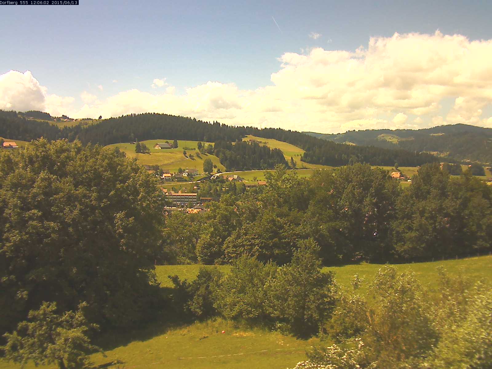 Webcam-Bild: Aussicht vom Dorfberg in Langnau 20150613-120602