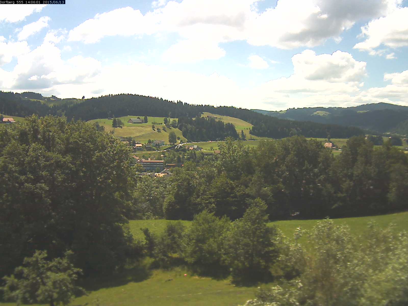 Webcam-Bild: Aussicht vom Dorfberg in Langnau 20150613-140601