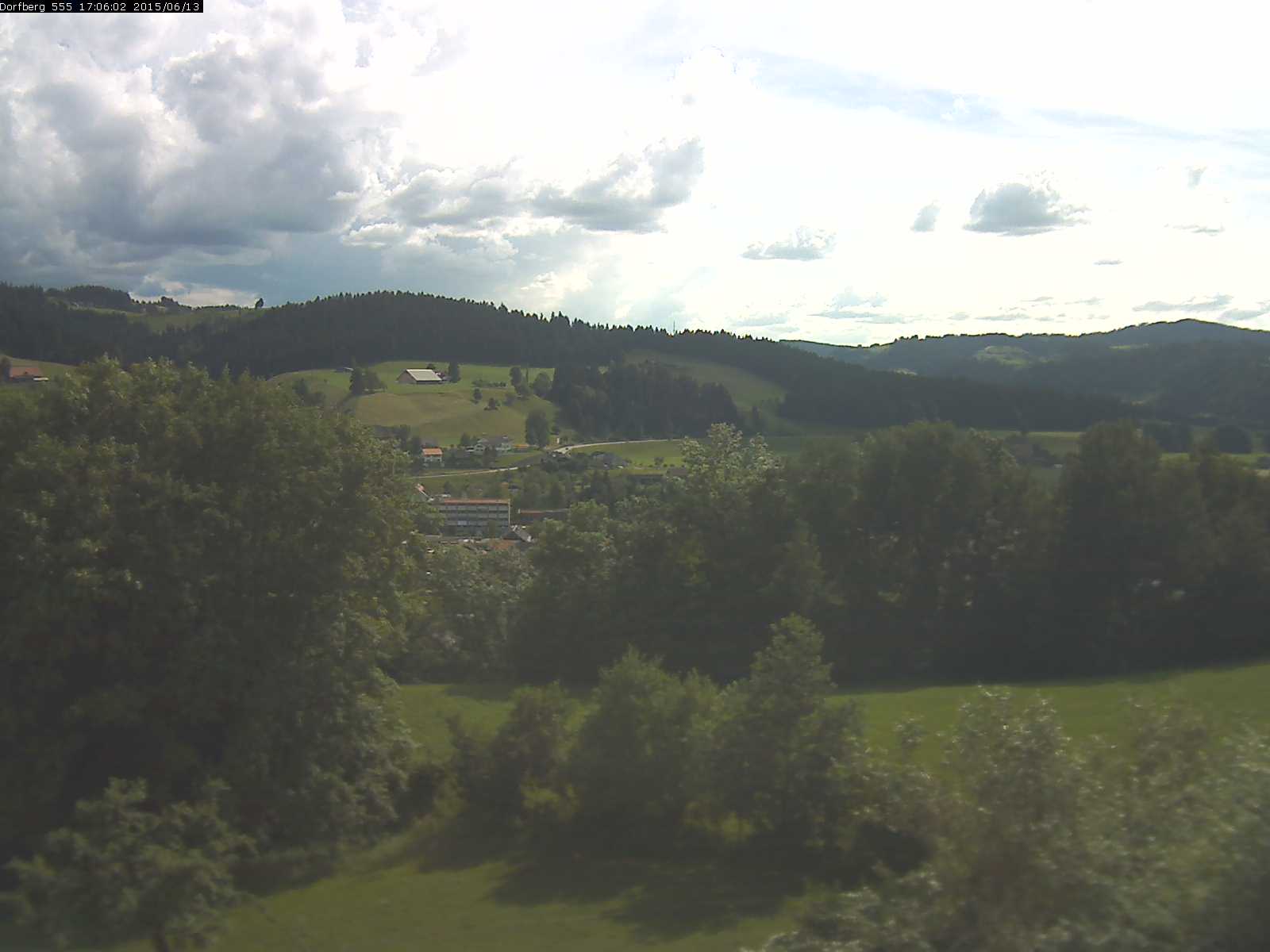 Webcam-Bild: Aussicht vom Dorfberg in Langnau 20150613-170601
