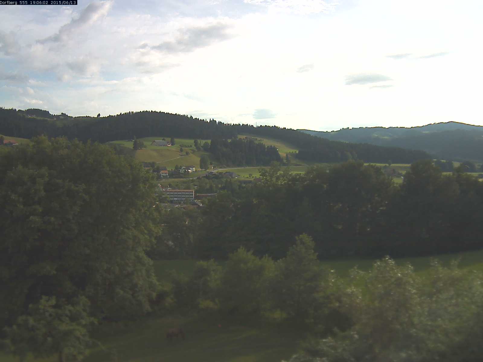 Webcam-Bild: Aussicht vom Dorfberg in Langnau 20150613-190601