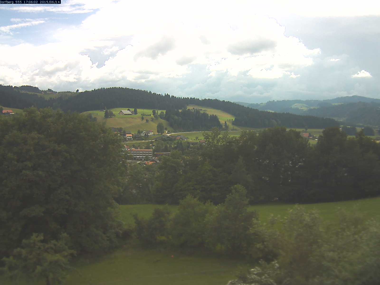 Webcam-Bild: Aussicht vom Dorfberg in Langnau 20150614-170601