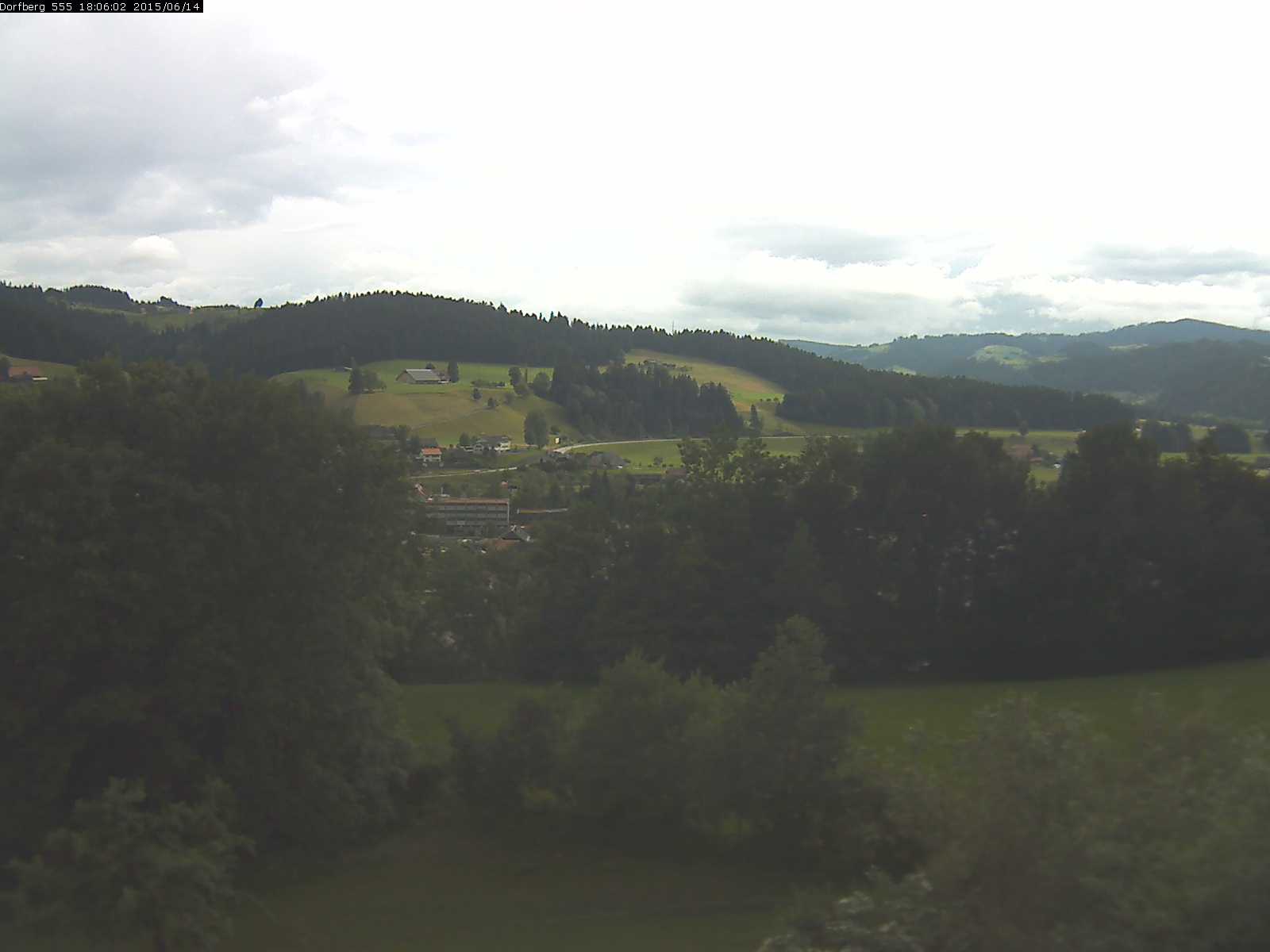 Webcam-Bild: Aussicht vom Dorfberg in Langnau 20150614-180601