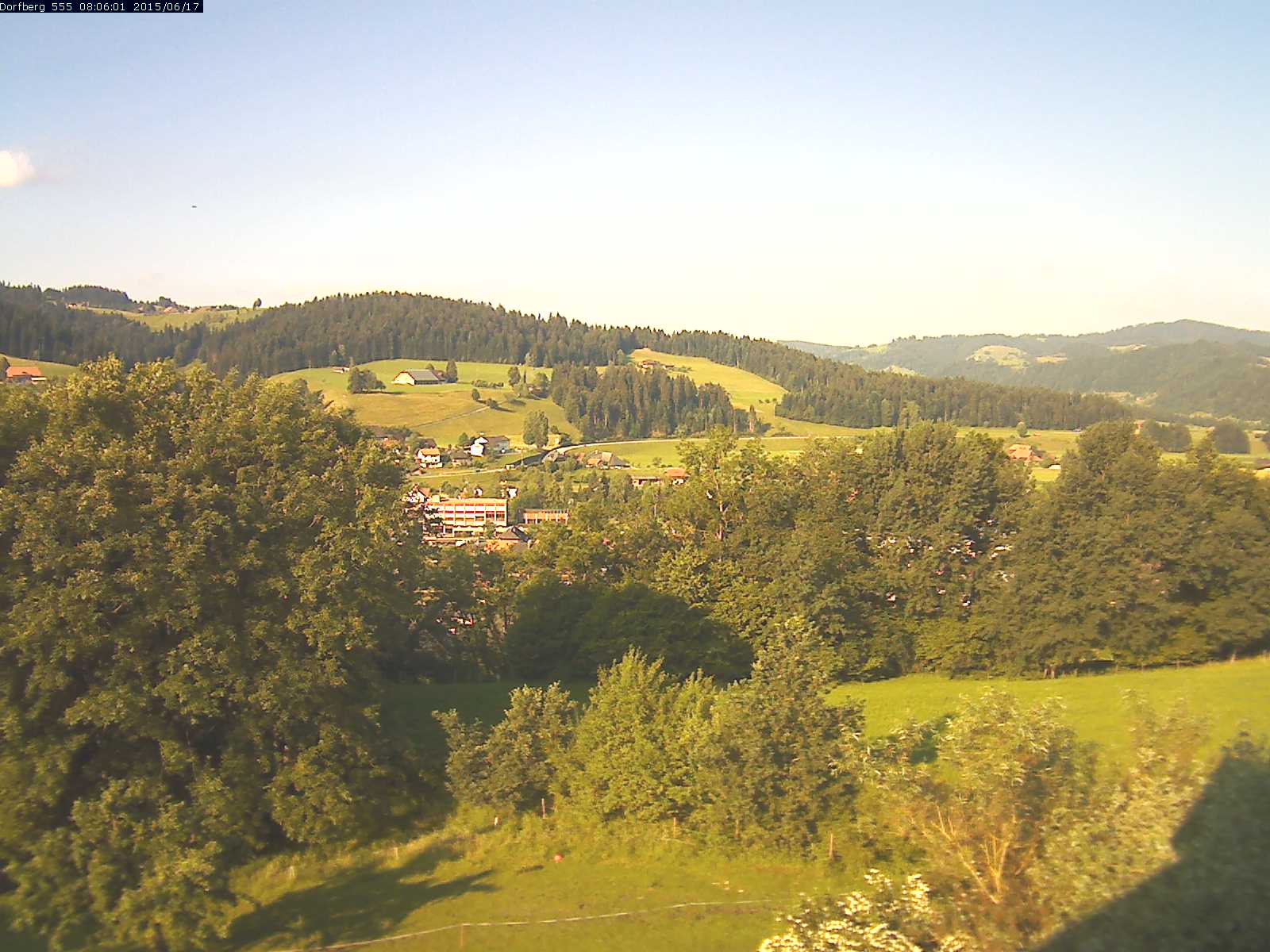 Webcam-Bild: Aussicht vom Dorfberg in Langnau 20150617-080601