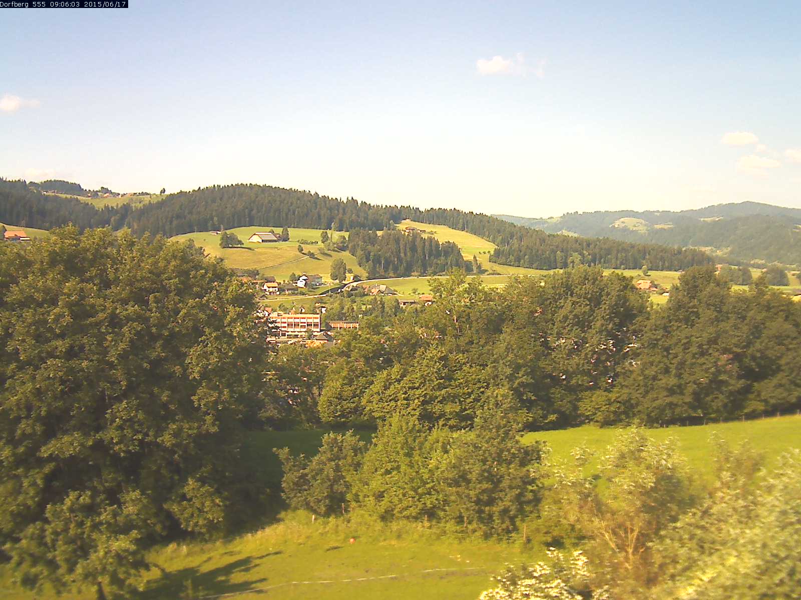 Webcam-Bild: Aussicht vom Dorfberg in Langnau 20150617-090601