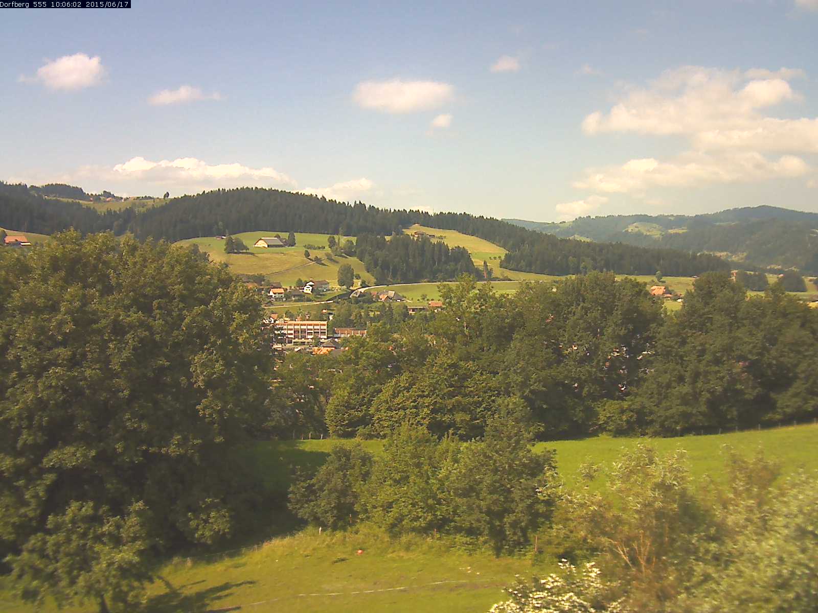 Webcam-Bild: Aussicht vom Dorfberg in Langnau 20150617-100601