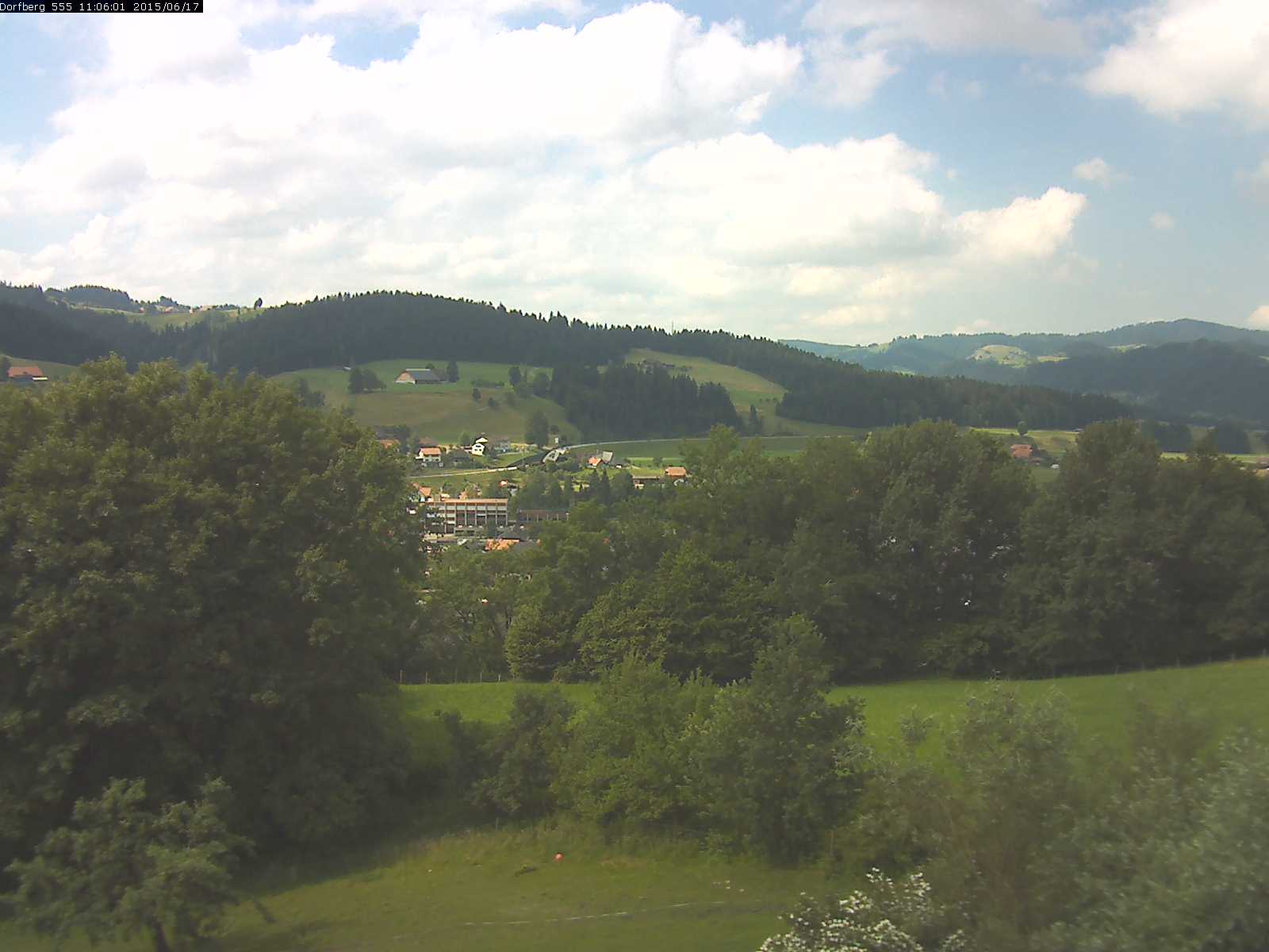 Webcam-Bild: Aussicht vom Dorfberg in Langnau 20150617-110601