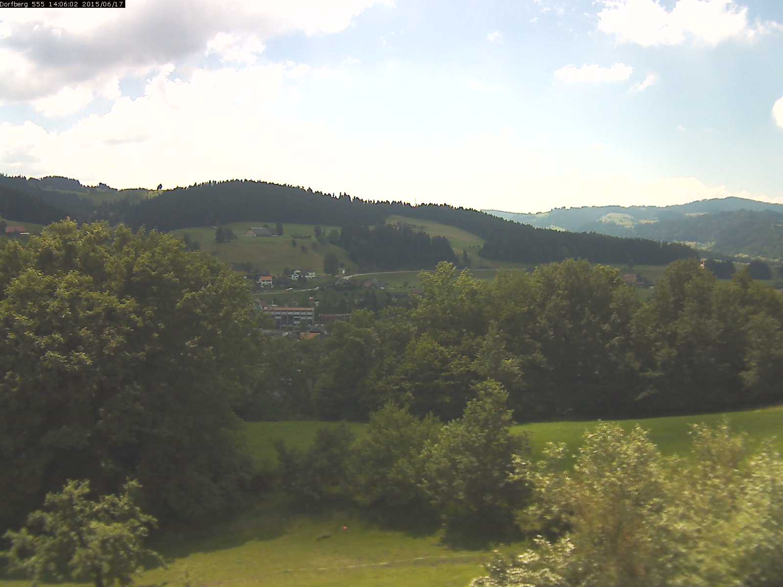 Webcam-Bild: Aussicht vom Dorfberg in Langnau 20150617-140601