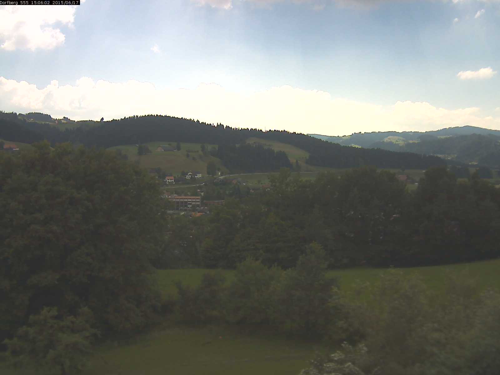 Webcam-Bild: Aussicht vom Dorfberg in Langnau 20150617-150601