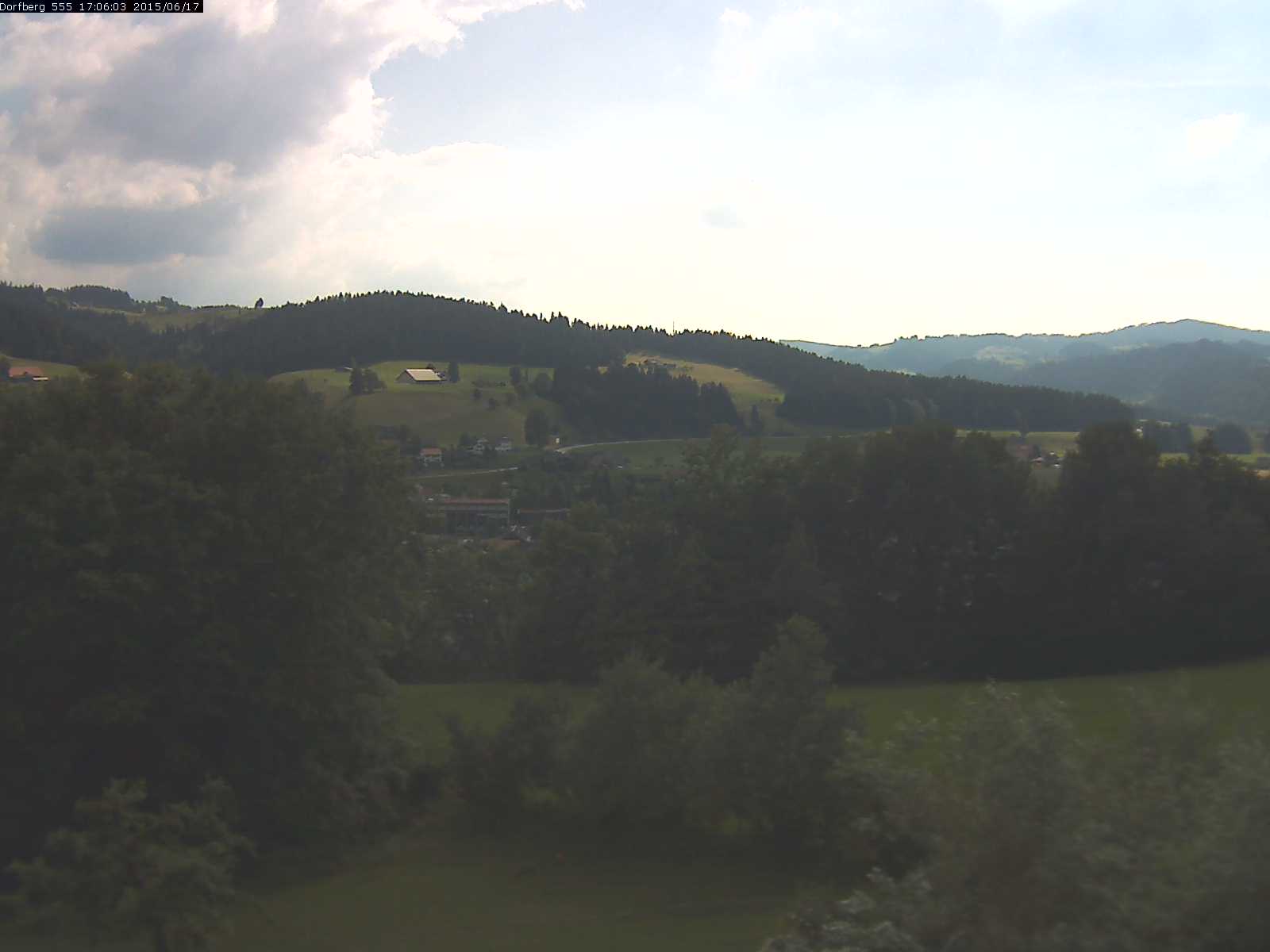 Webcam-Bild: Aussicht vom Dorfberg in Langnau 20150617-170601