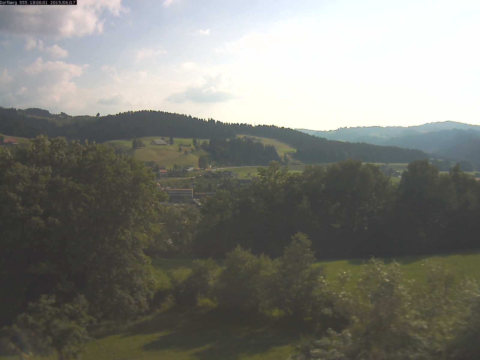 Webcam-Bild: Aussicht vom Dorfberg in Langnau 20150617-180601